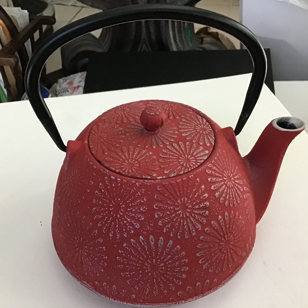 Red Tea Pot with Infuser Cast Iron Japanese Tetsubin Flower Design Home Kitchen